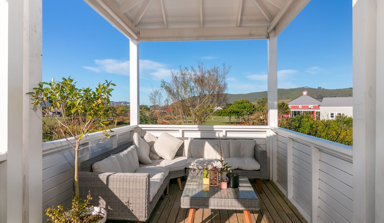 15 - Top gazebo with drop down blind