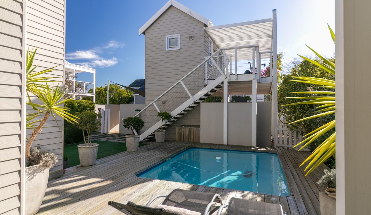 17 - Secluded swimming pool