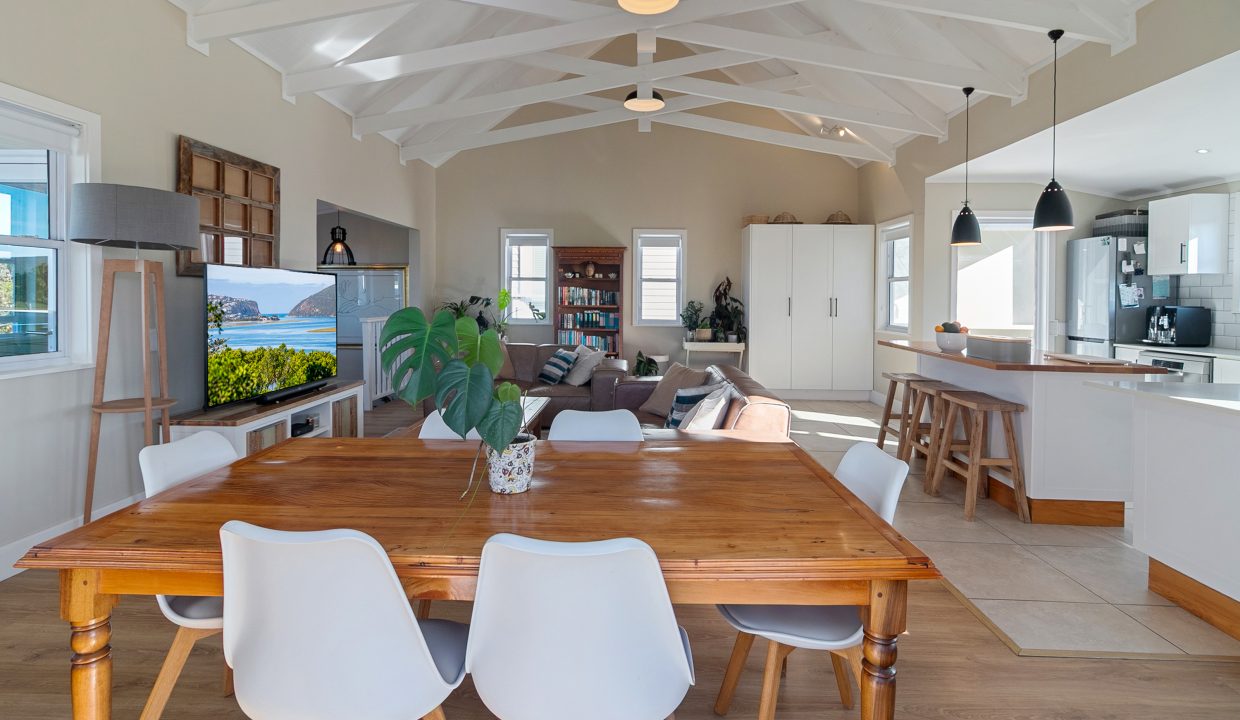 8 - Open plan dining area